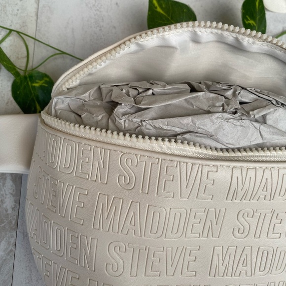 Steve Madden Fanny Pack Bag Beige Embossed Handbag Purse Adjustable Minimalist - Picture 4 of 9